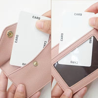 Suport Card ID din Piele cu Snur Retractabil si Design Texturat